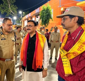 सुल्तानपुर की ऐतिहासिक दुर्गा पूजा का समापन: रात भर चला मूर्ति विसर्जन, अंतिम दिन मैया को विदाई देने सीताकुंड घाट पहुंचे DIG सोमेन वर्मा